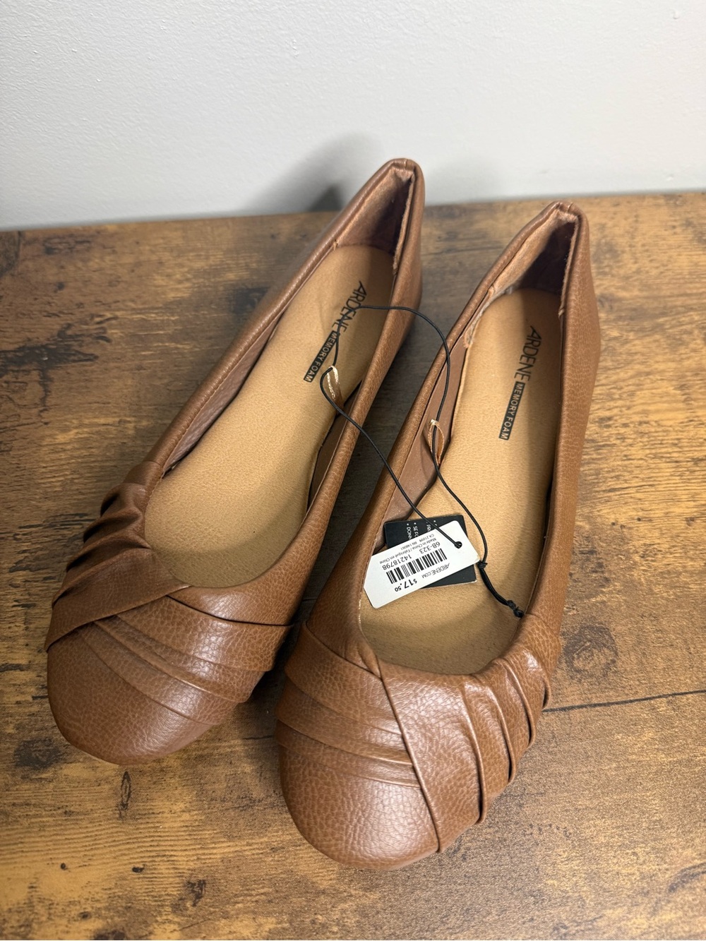 NWT Adrienne Women’s Brown Pleated Ballet Flats Size 8